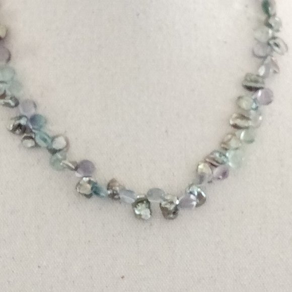 NECKLACE WITH IRIDESCENT BEAUTY - Picture 2 of 3